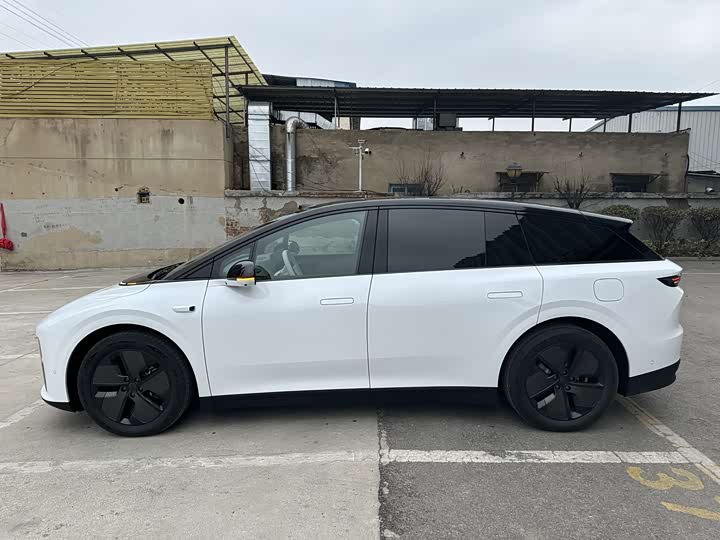 Фото 2 - LiXiang i6