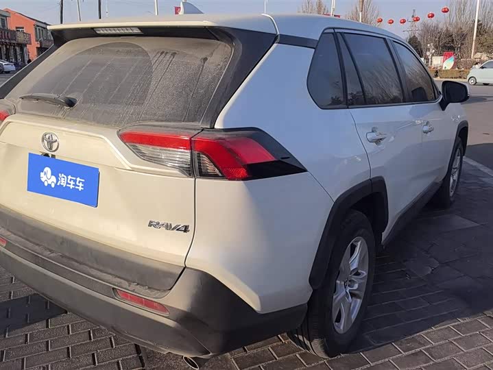 Фото 3 - Toyota RAV4