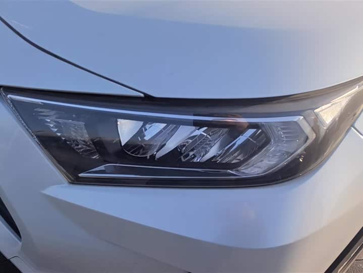 Фото 5 - Toyota RAV4