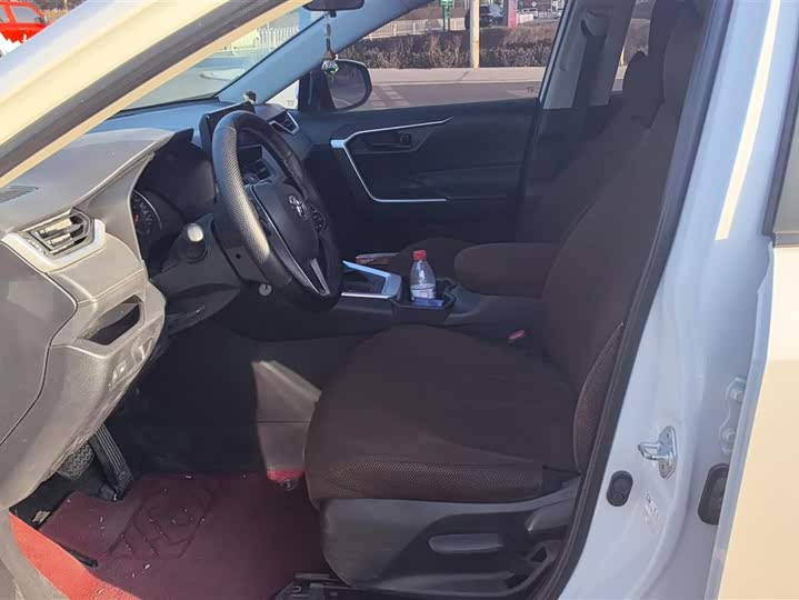 Фото 9 - Toyota RAV4