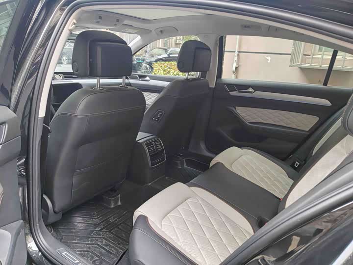 Фото 5 - Volkswagen Magotan