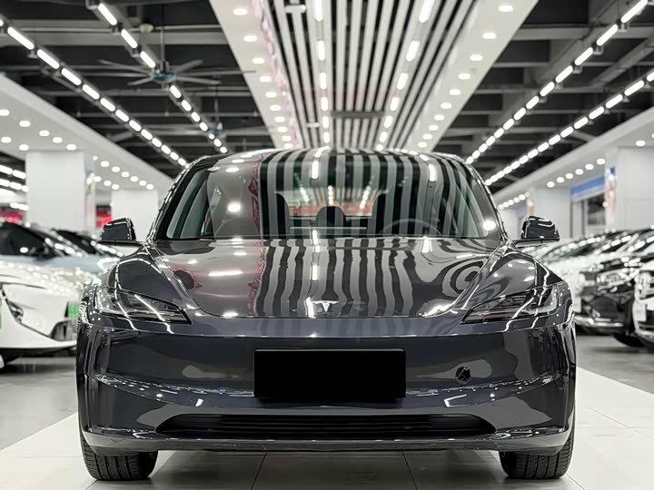 Фото 2 - Tesla Model 3