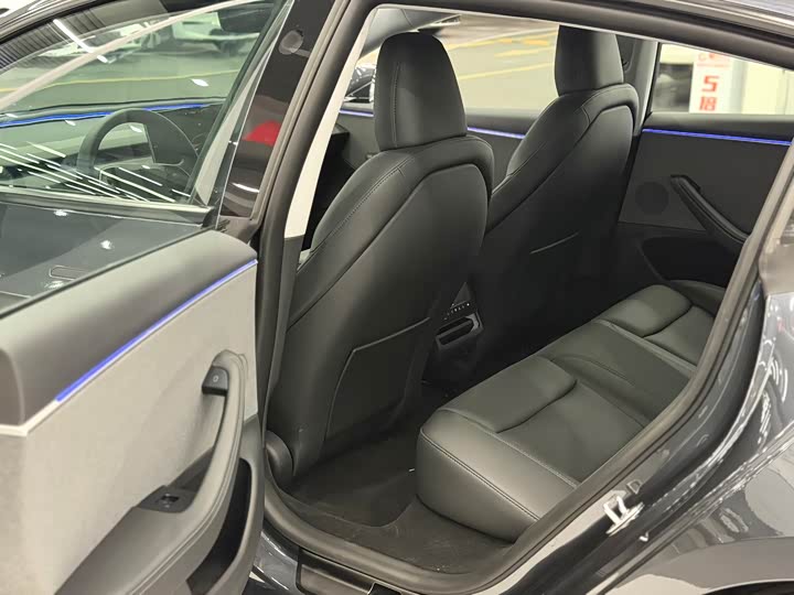 Фото 9 - Tesla Model 3