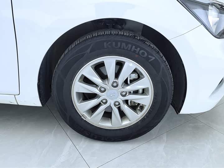 Фото 6 - Hyundai Celesta