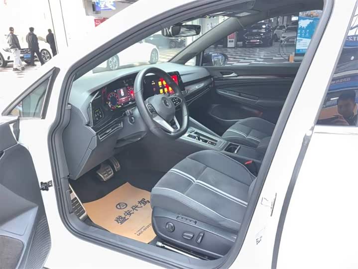 Фото 4 - Volkswagen Golf