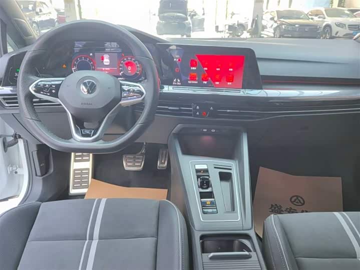 Фото 5 - Volkswagen Golf