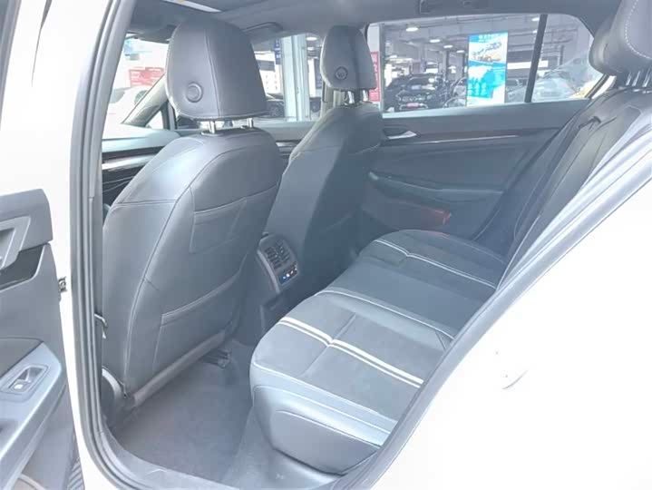 Фото 6 - Volkswagen Golf