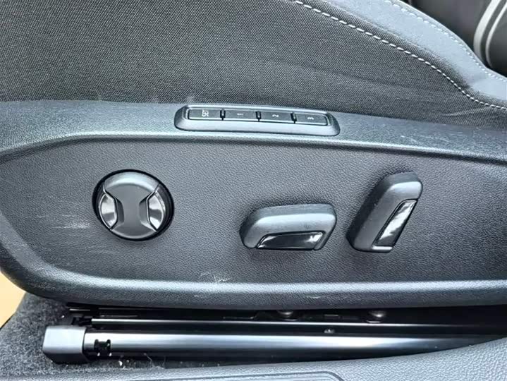 Фото 7 - Volkswagen Golf