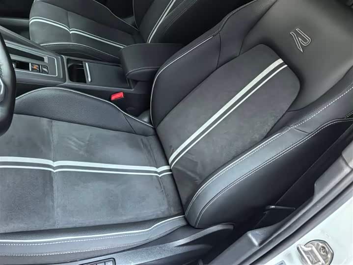 Фото 8 - Volkswagen Golf