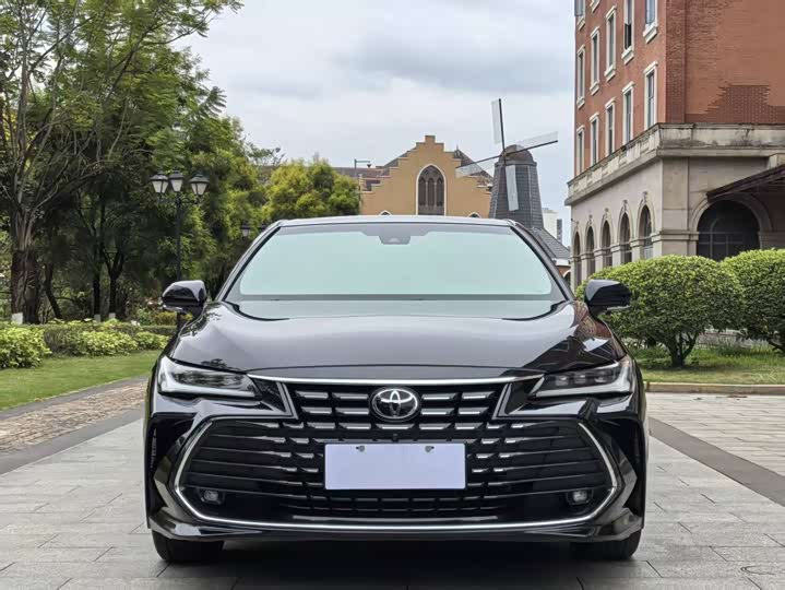 Фото 2 - Toyota Avalon