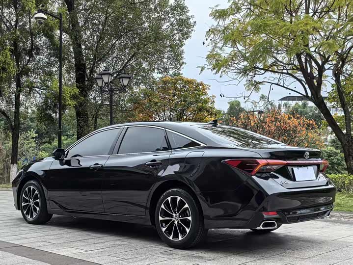 Фото 6 - Toyota Avalon