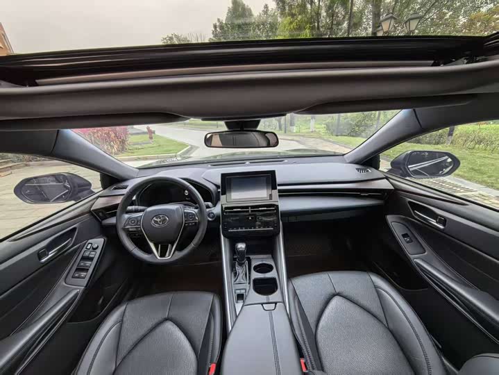 Фото 8 - Toyota Avalon