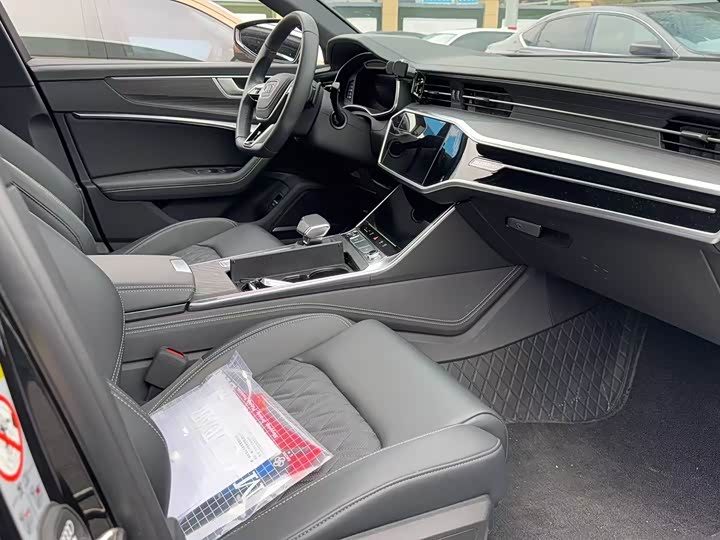 Фото 4 - Audi A6L