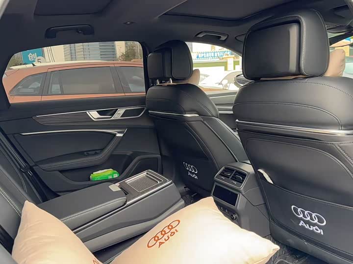 Фото 5 - Audi A6L