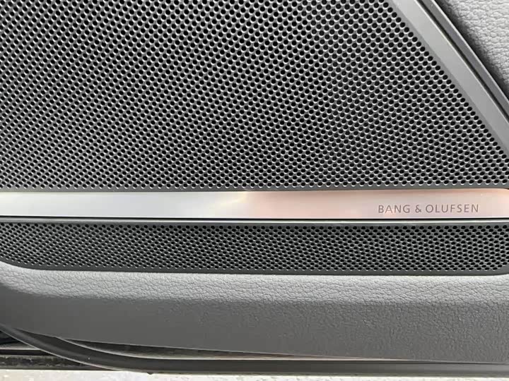 Фото 7 - Audi A6L