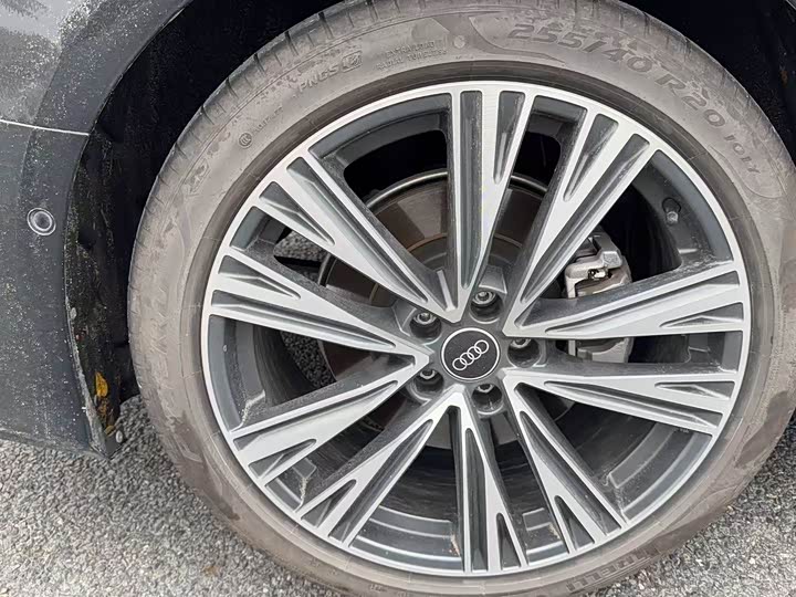 Фото 8 - Audi A6L