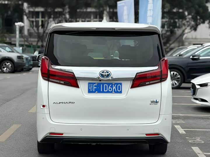 Фото 3 - Toyota Alphard