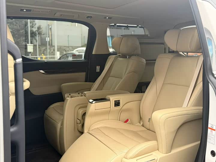 Фото 5 - Toyota Alphard