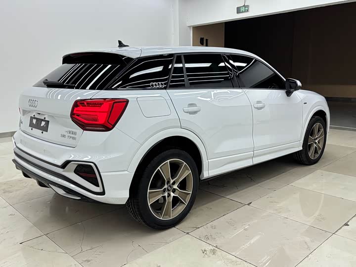 Фото 6 - Audi Q2L