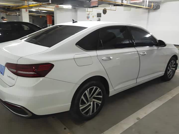 Фото 3 - Volkswagen Lavida