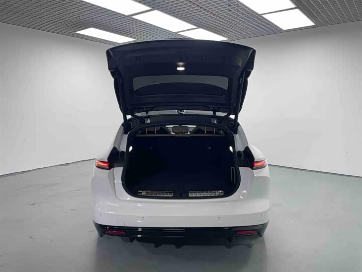 Фото 7 - Nio ET5T