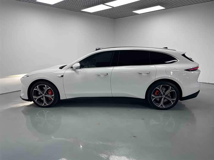 Фото 9 - Nio ET5T