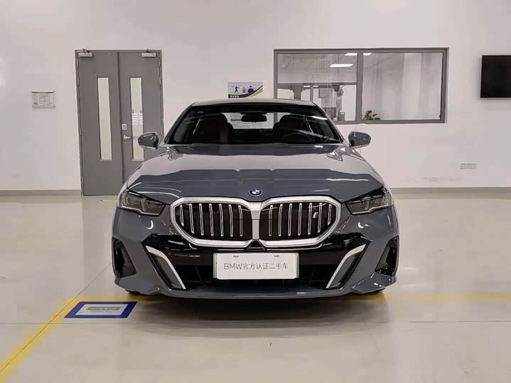 Фото 2 - BMW i5