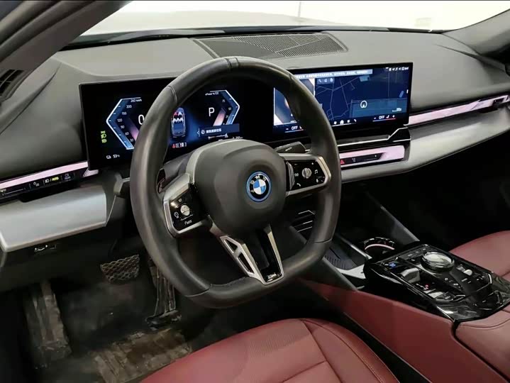 Фото 7 - BMW i5