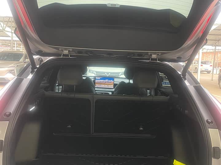 Photo 7 - Geely Atlas