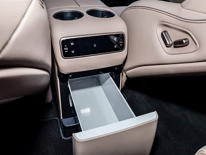 Фото 5 - LiXiang i8