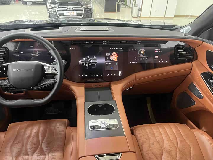 Фото 5 - Exeed VX C-DM Hybrid