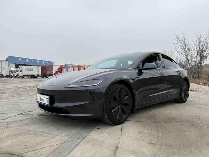 Фото 1 - Tesla Model 3