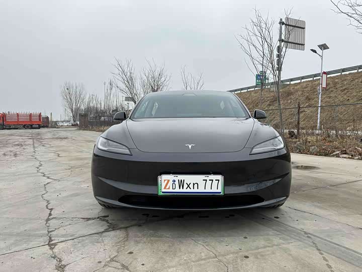 Фото 2 - Tesla Model 3