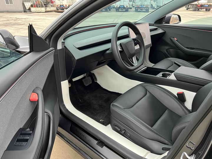 Фото 3 - Tesla Model 3