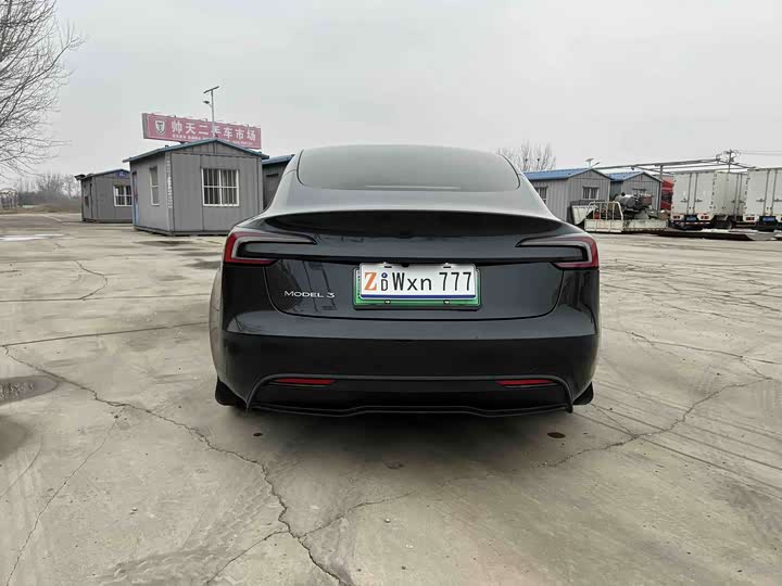 Фото 9 - Tesla Model 3