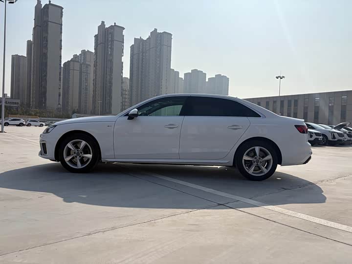 Фото 7 - Audi A4L