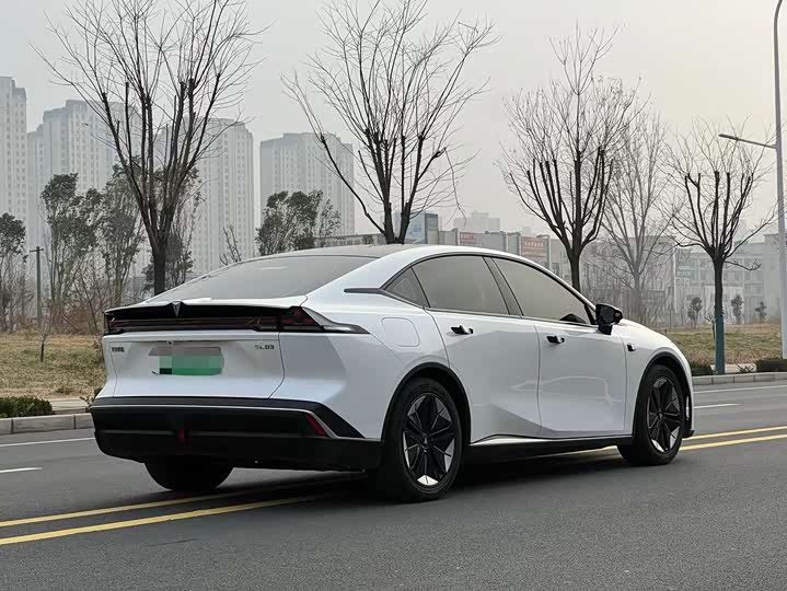 Фото 8 - Changan Deepal SL03