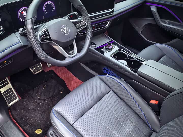 Photo 5 - Volkswagen Tiguan L Pro