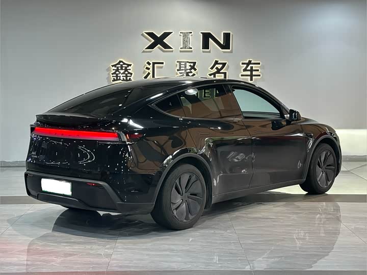 Фото 6 - Tesla Model Y