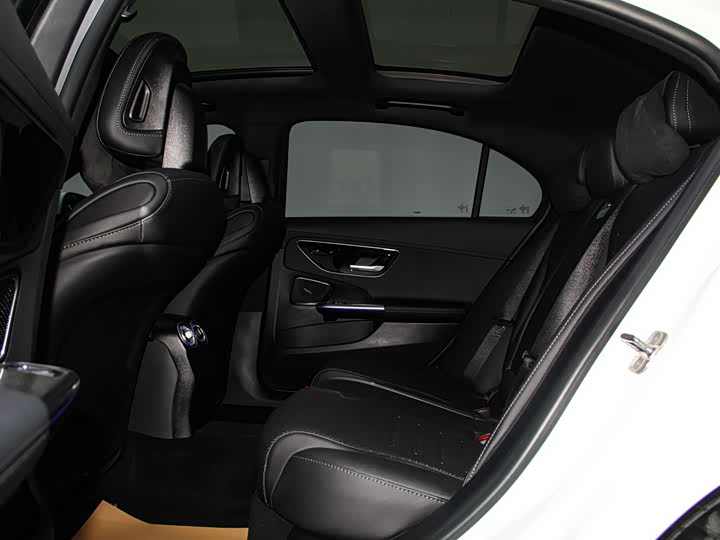 Фото 9 - Mercedes-Benz C-Class Hybrid