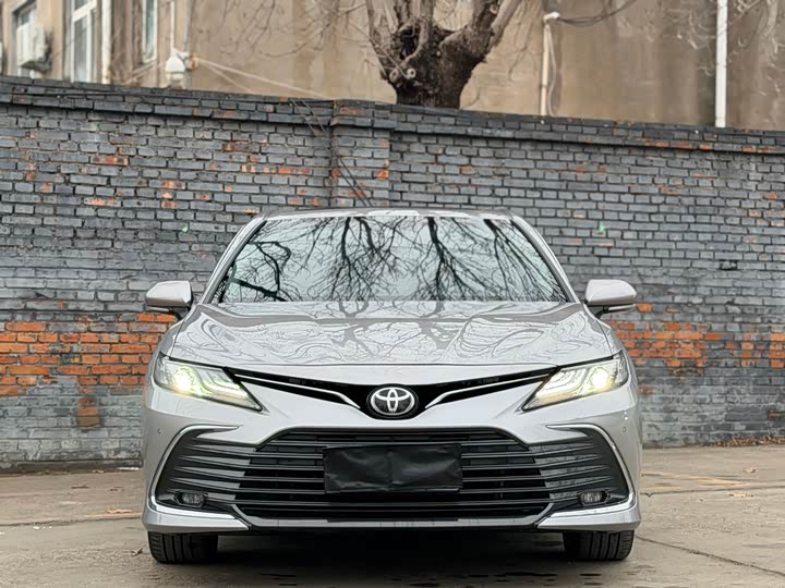 Фото 2 - Toyota Camry