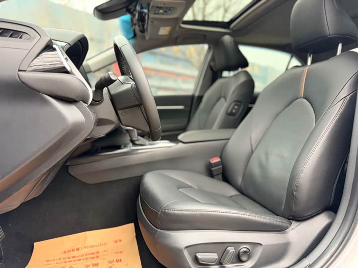 Фото 4 - Toyota Camry