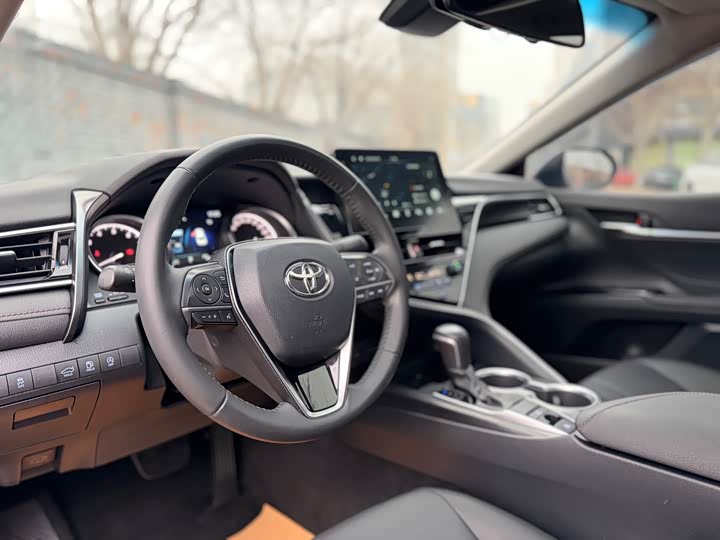 Фото 5 - Toyota Camry