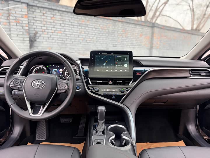 Фото 8 - Toyota Camry