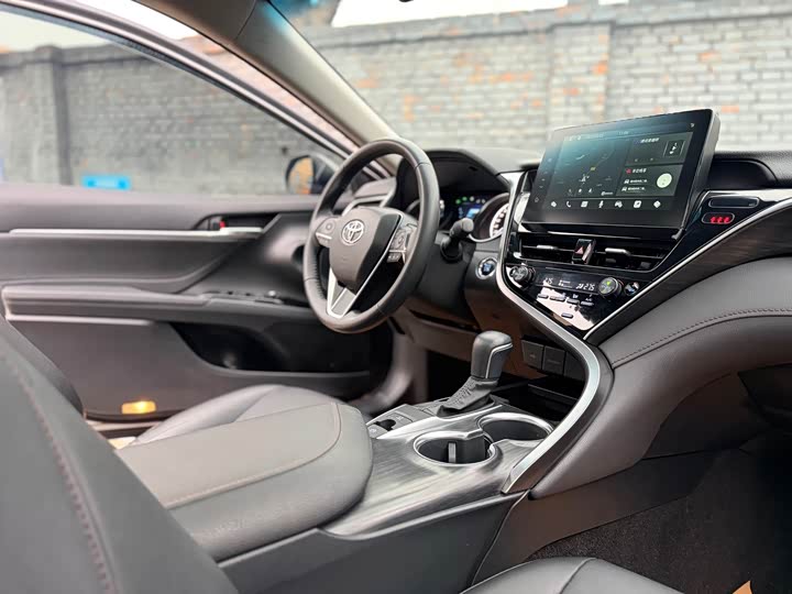 Фото 9 - Toyota Camry