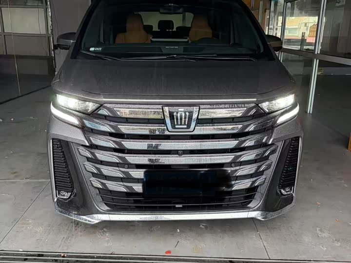 Photo 2 - Toyota Vellfire