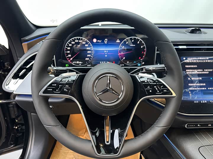 Фото 7 - Mercedes-Benz E-Class