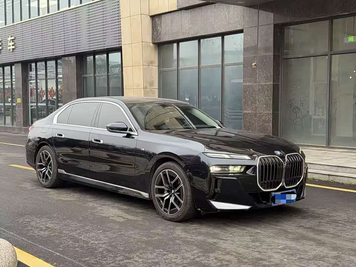 Photo 3 - BMW 7 Series