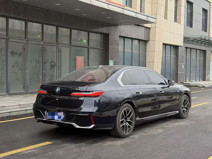 Photo 4 - BMW 7 Series