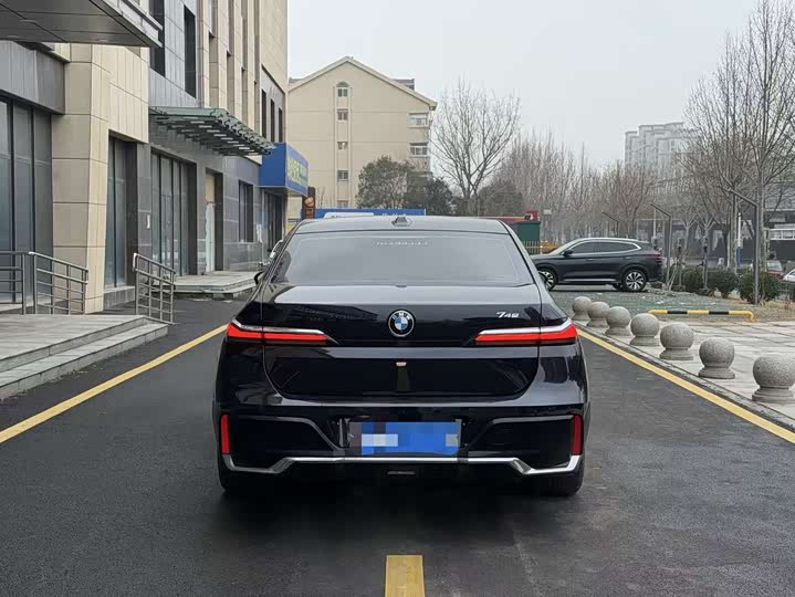 Photo 5 - BMW 7 Series